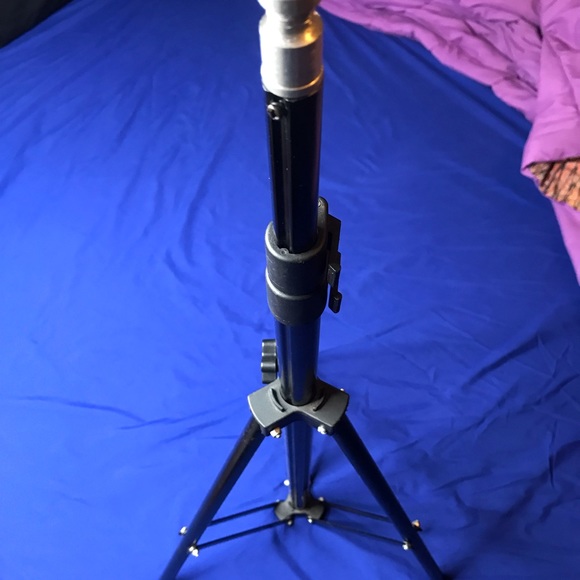 TRIPOD - Picture 3 of 3